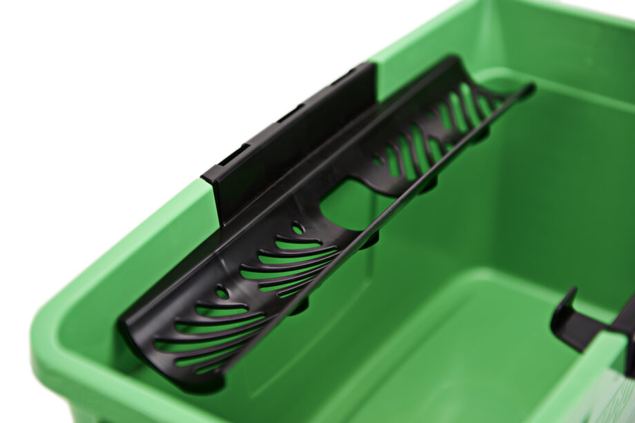 Seau de 12 litres couleur verte Unger avec porte outils.